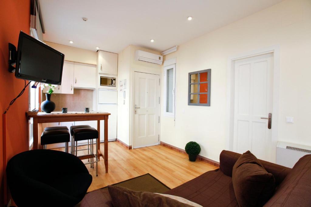 Apartamento Tirso De Molina Madrid Bagian luar foto