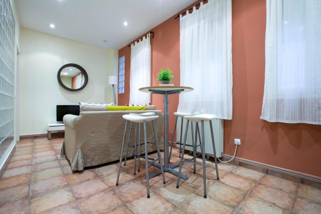 Apartamento Tirso De Molina Madrid Bagian luar foto