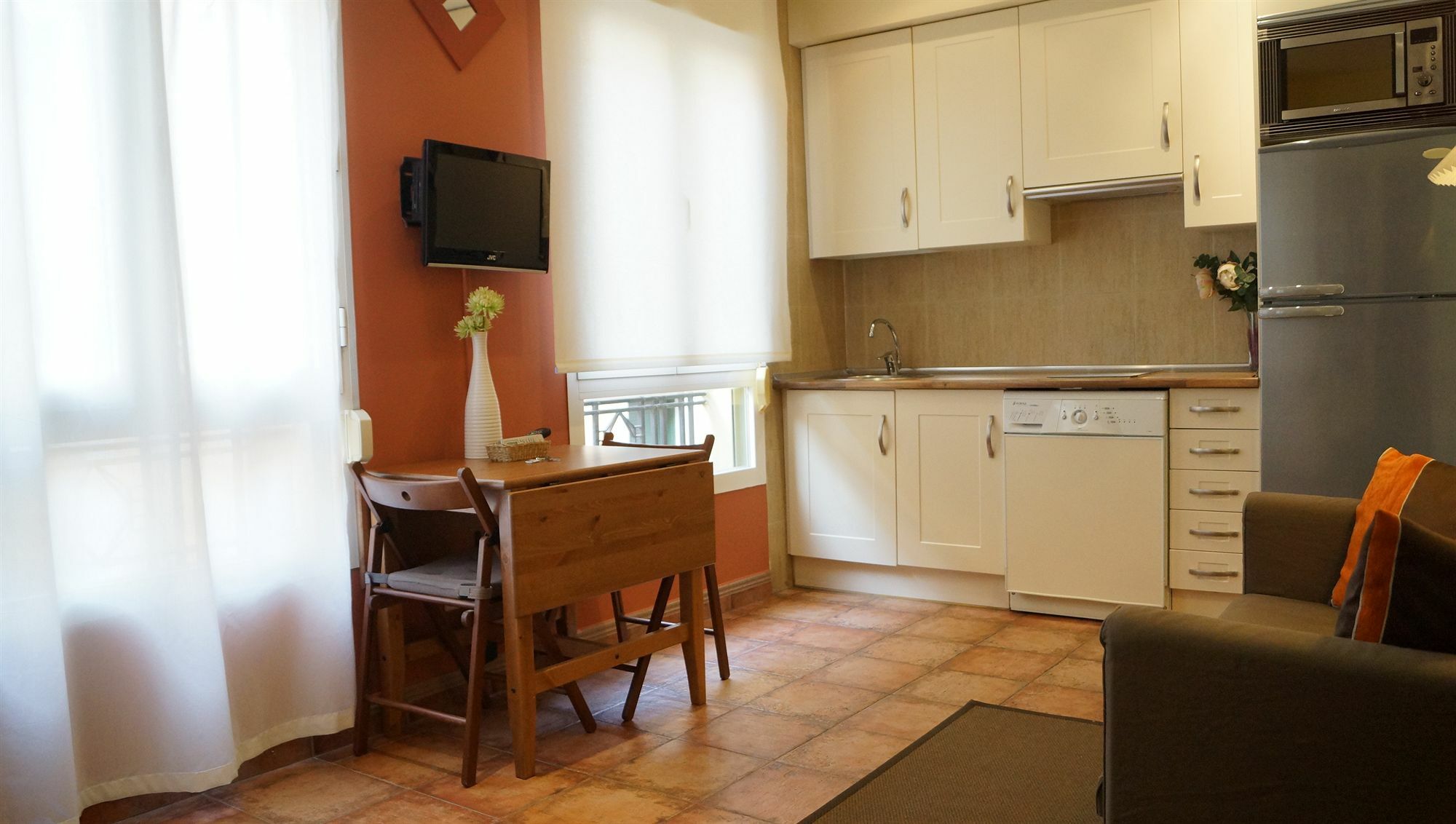 Apartamento Tirso De Molina Madrid Bagian luar foto