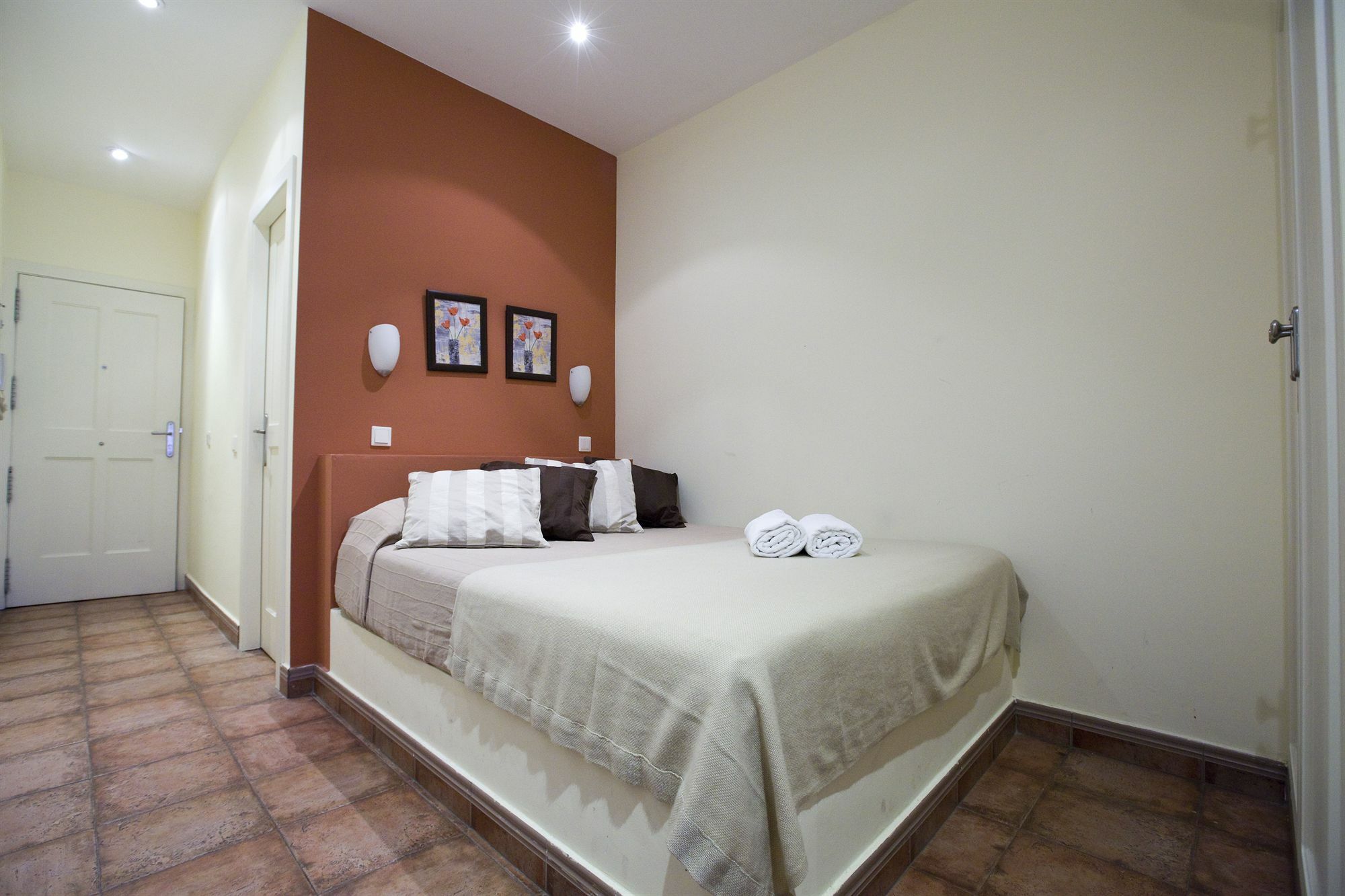 Apartamento Tirso De Molina Apartment Madrid Bagian luar foto