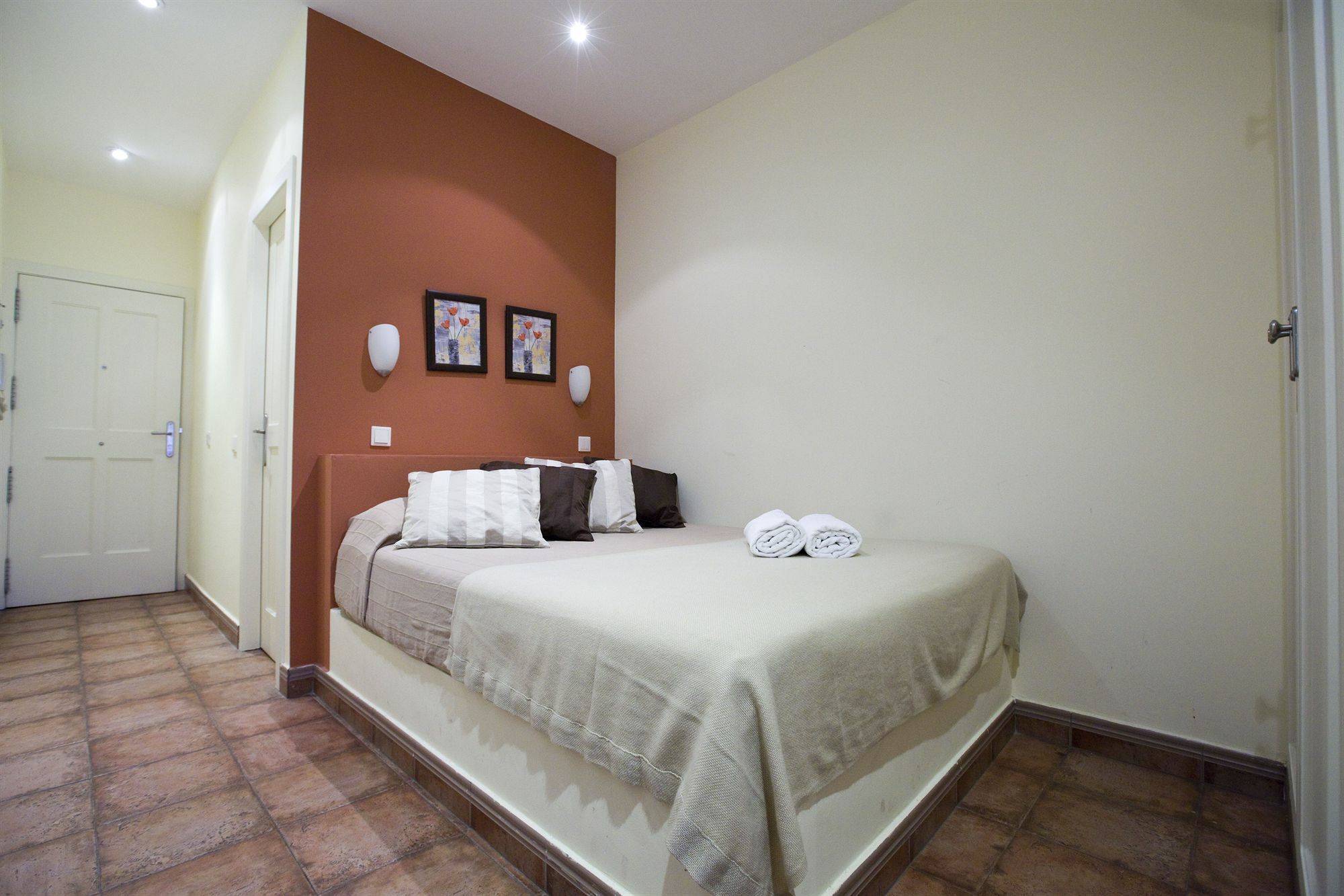 Apartamento Tirso De Molina Madrid Bagian luar foto